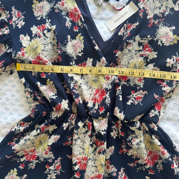 Francesca’s NWT Miami Navy Floral Size Medium Romper - Picture 4 of 6